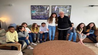 זיכרון בסלון - מארחים את חנה גופרית
