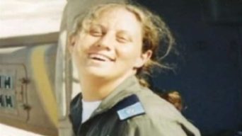 נגעה בשמיים